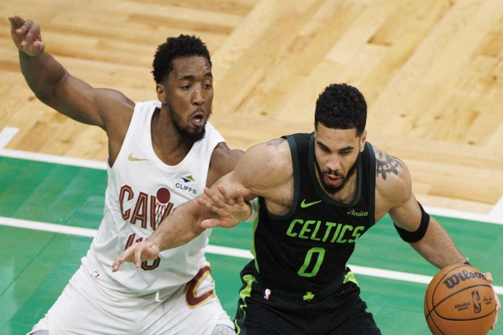 Cleveland ribalta la partita e conquista Boston con una rimonta spettacolare